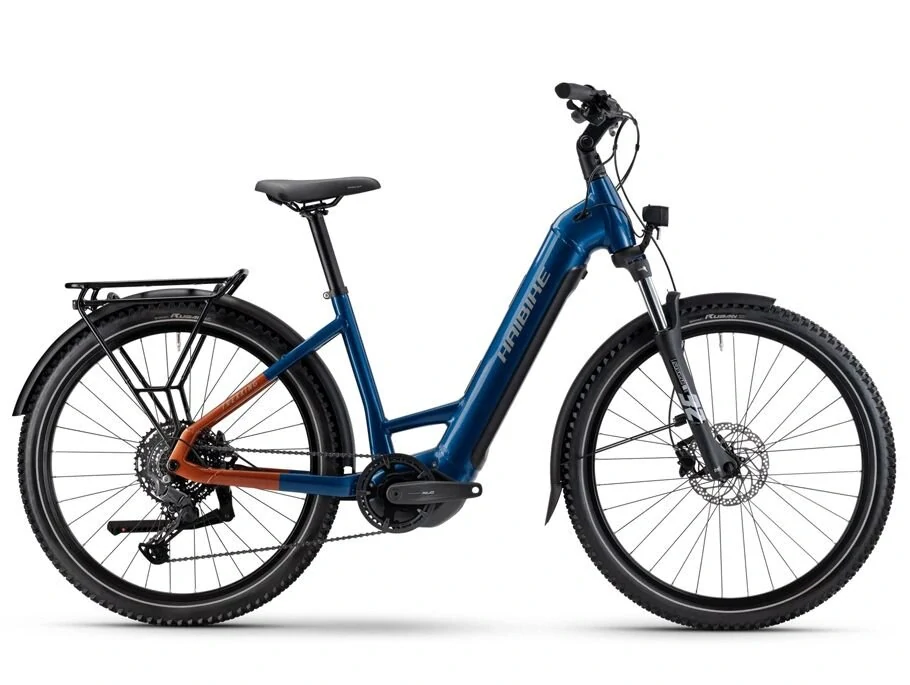 Haibike Trekking 4 Low 2025 - trekingové elektrokolo 27,5" - 720 Wh (20 Ah) - modrá/oranžová/stříbrná - vel. 18" (M)
