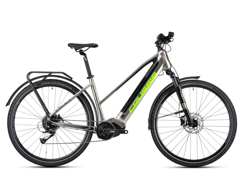 Crussis e-Savela 7.10-M 2025 - trekingové elektrokolo dámské 28" - 720 Wh (20 Ah) - stříbrná/černá/zelená