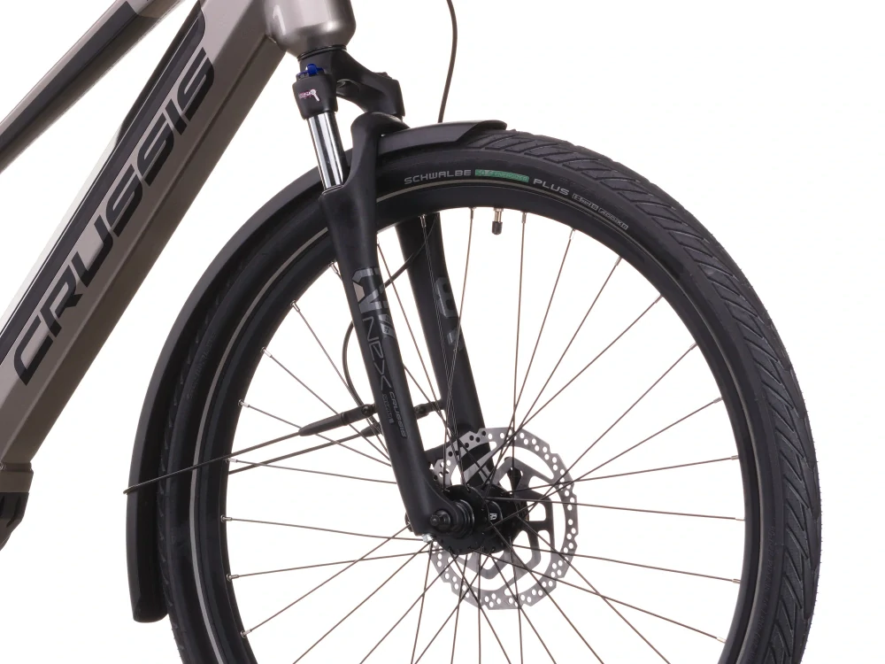 Crussis e-Savela 7.11 2026 - trekingové elektrokolo dámské 28" - 691 Wh (19,2 Ah) - stříbrná/černá
