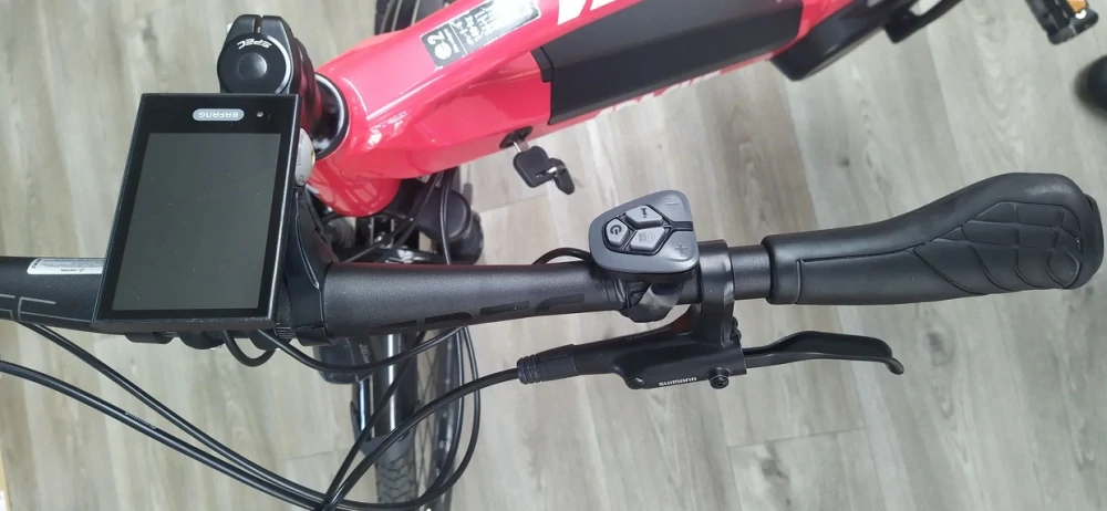 Apache Matta Tour MX5 Red - trekingové elektrokolo dámské 28"- 576 Wh - vel. 18" (M)