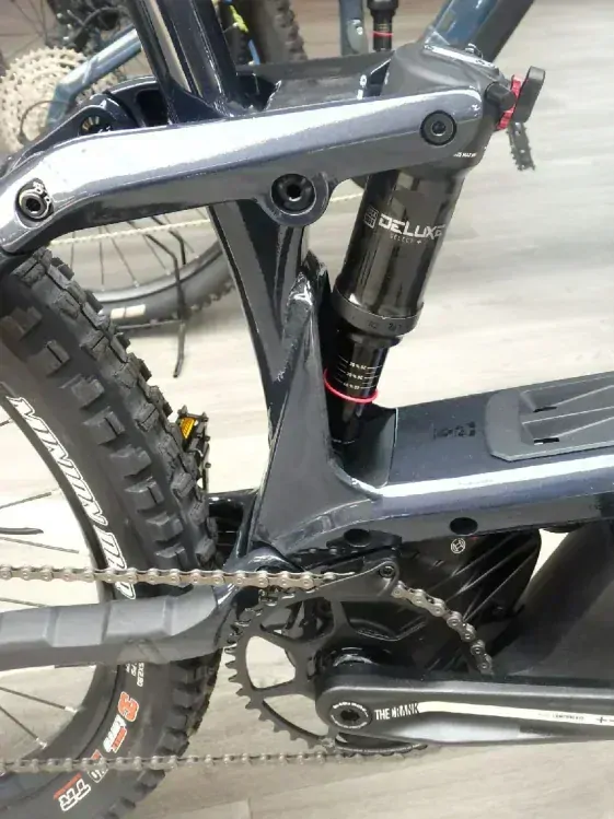 Haibike AllMtn 4 2025 - horské elektrokolo celoodpružené 29"/27,5"- 800 Wh - šedá/červená - vel. XL